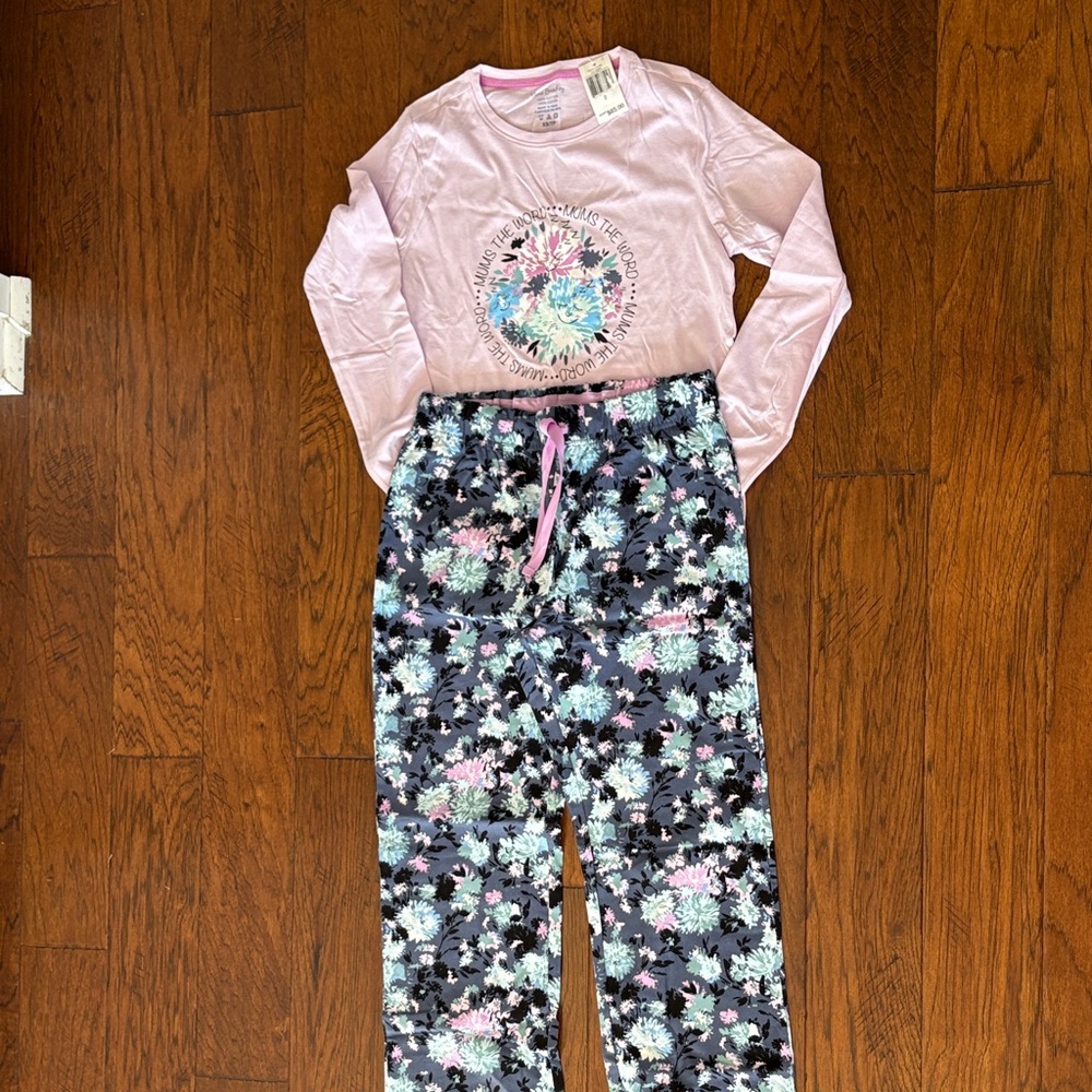 NWT Vera Bradley Floral Pajamas Set - Pink and Blue Mums the Word size XS